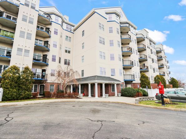 10 Seaport Dr APT 2502