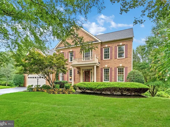 10201 Shining Willow Dr, Rockville, MD 20850