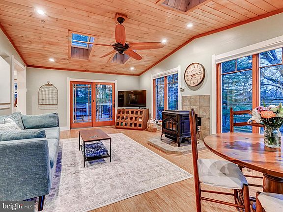 4th image of 1134 Freeland Rd