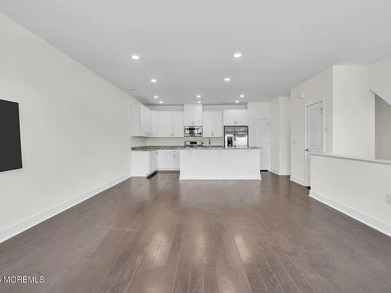 54 Midway Rd S — Photo 13
