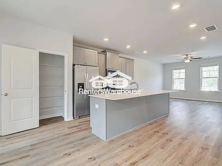 3203 Bateman Dr — Photo 5