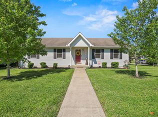913 N Meadowhill Rd, Paris, KY 40361