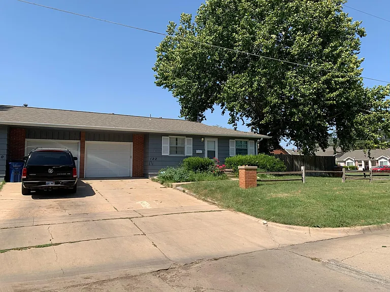 122 E Blake St — Photo 3