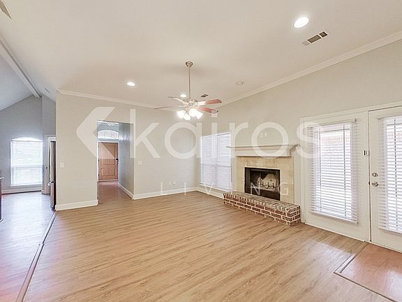 3rd image of 2105 SE 42nd Ave
