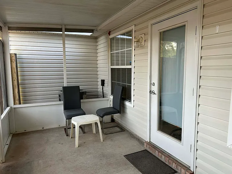 2329 Trailwood Dr — Photo 16