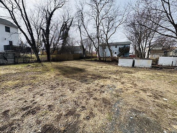 4th image of 44 Spring St