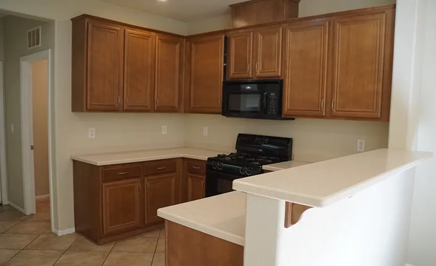 3 bed, 2.5 bath, 1551 sqft, $1,845 — Photo 3