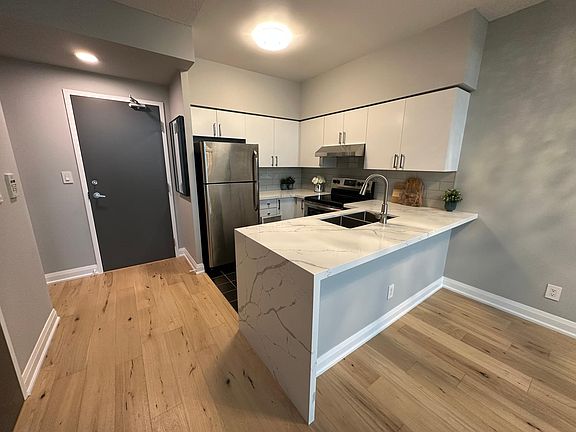 5th image of 200 Manitoba St #612