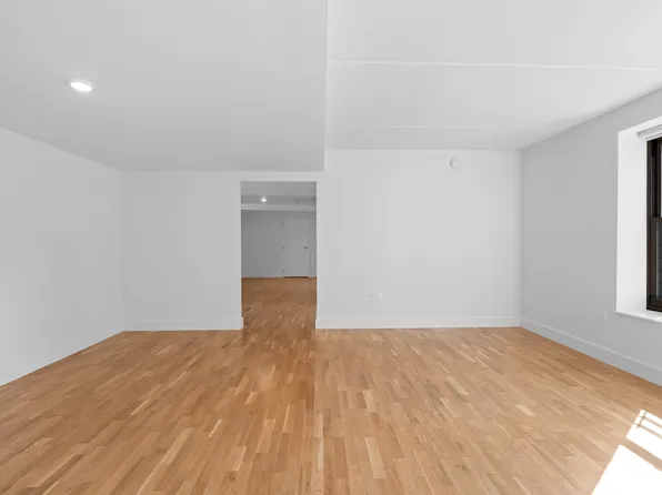 310 Clarkson Avenue image 14 of 26