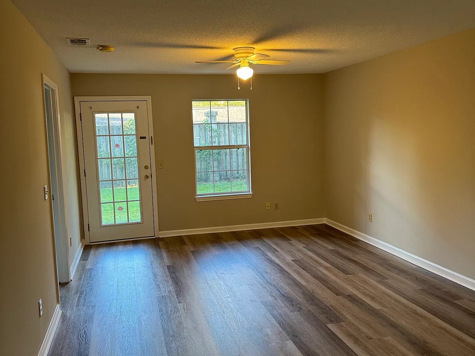 2 bed, 1040 sqft, $1,300 — Photo 3