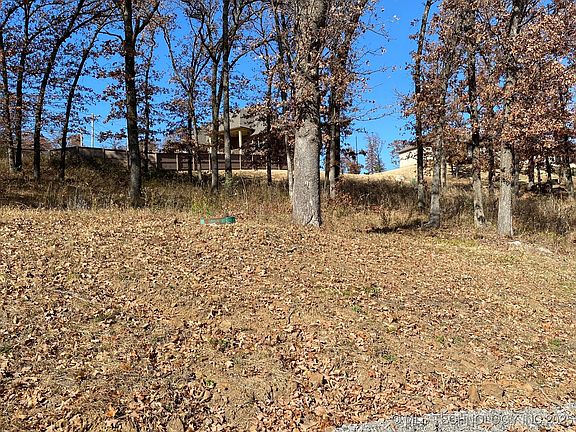 4th image of 668 Woodlands Dr
