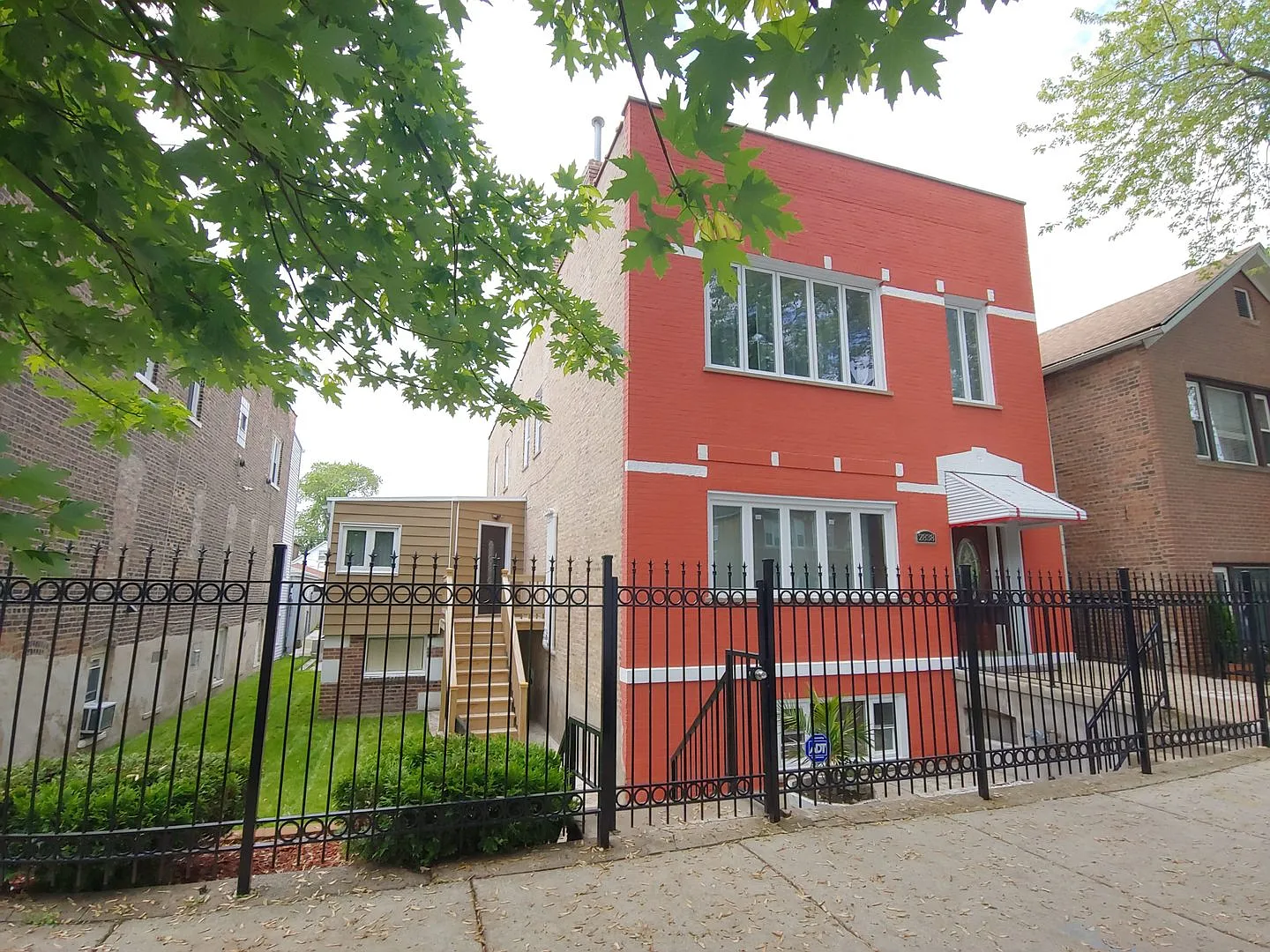 2838 S Union Ave photo 1