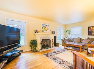 272 Hamilton Ct, Grosse Pointe Farms, MI 48236