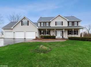 45W368 Freedom Ct, Hampshire, IL