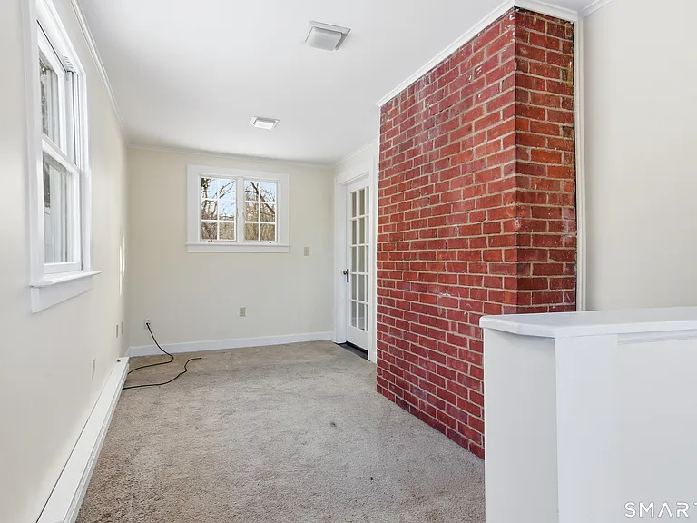 815 E Main St — Photo 9