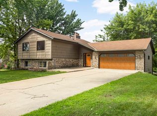 8666 Windward Cir, Eden Prairie, MN 55344