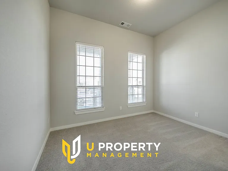 1113 Sheldon Dr — Photo 4