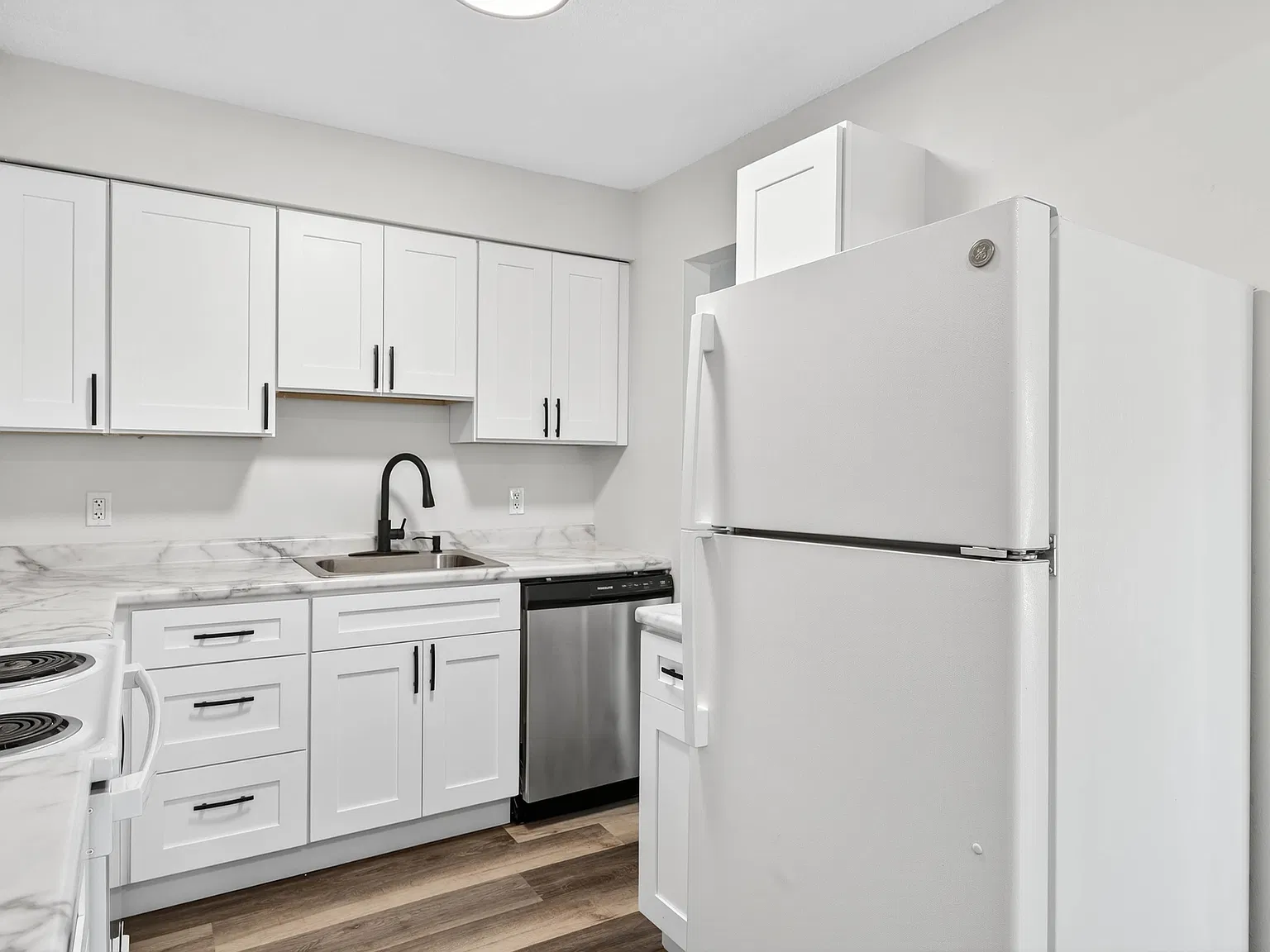 2705 Center St — Photo 2