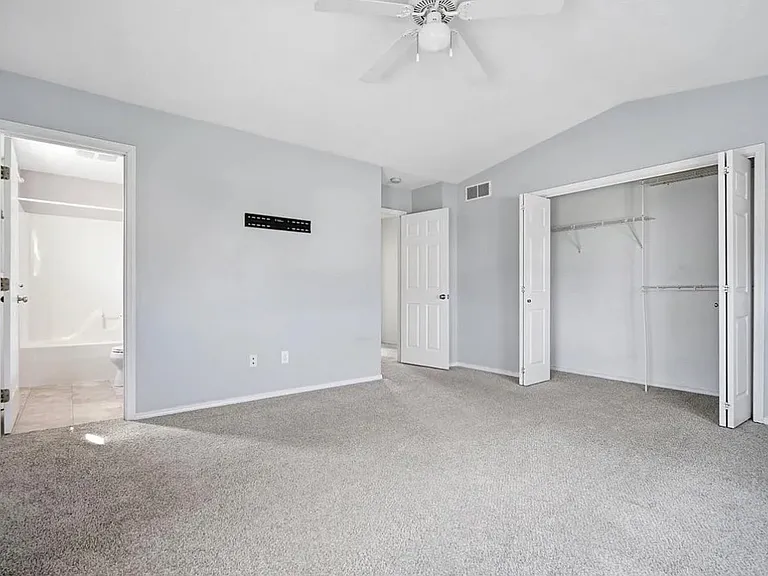 2719 Gill St — Photo 8