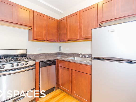 3rd image of 819 W Cornelia Ave APT 210