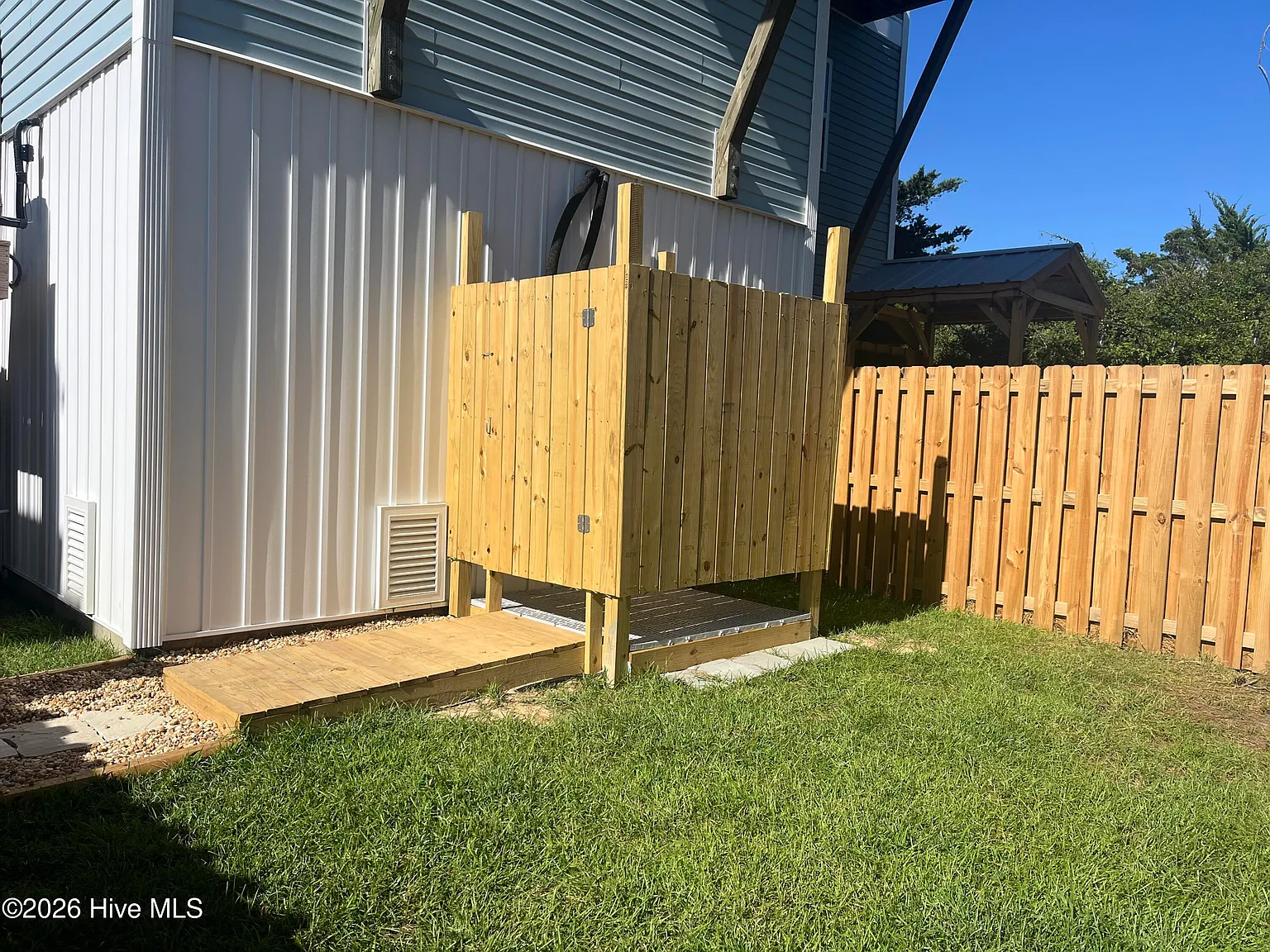 3 bed, 3.0 bath, 1429 sqft, $2,700 — Photo 4
