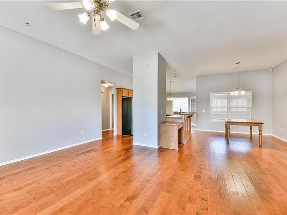 5th image of 4020 Queens Dr