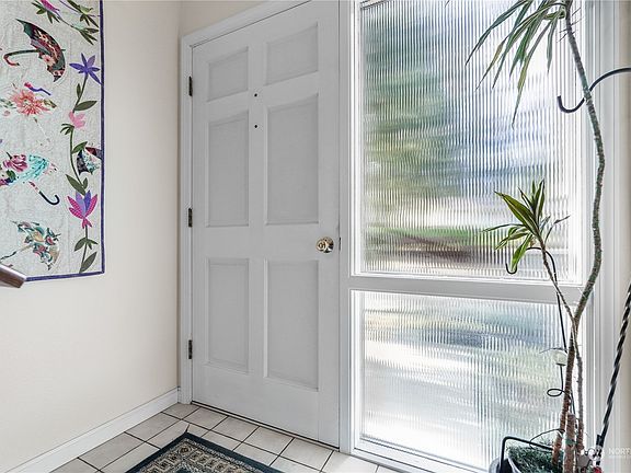 4th image of 2099 Ponderosa Drive SE