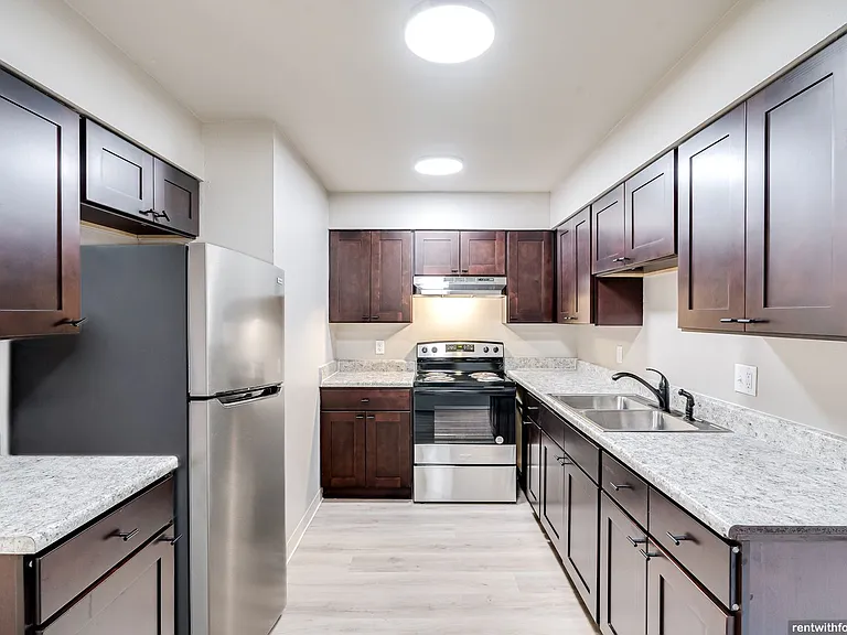 EVERGREEN PLACE — Photo 1