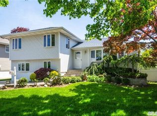 429 2nd Ave, Massapequa Park, NY 11762