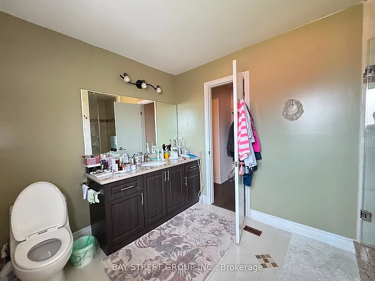 33 Northolt Cres — Photo 23