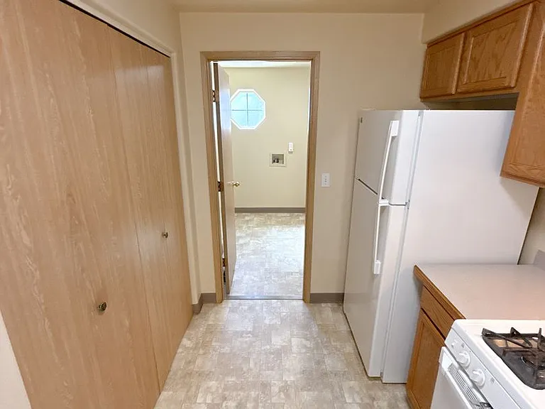 5542-5542 Glenridge Way — Photo 9