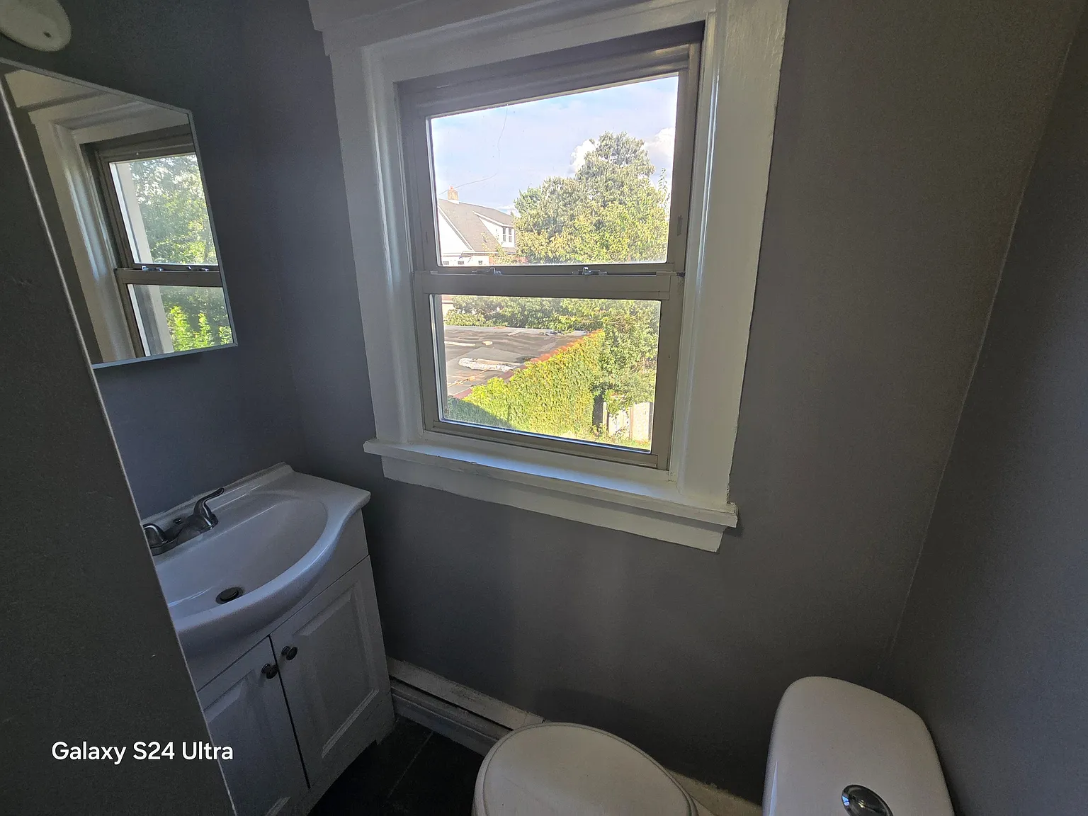 3 bed, 1.0 bath, $1,250 — Photo 3