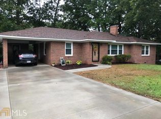 204 Valley Dr, Toccoa, GA 30577