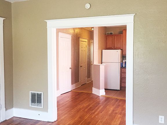 4th image of 3940 Miami St APT 2W