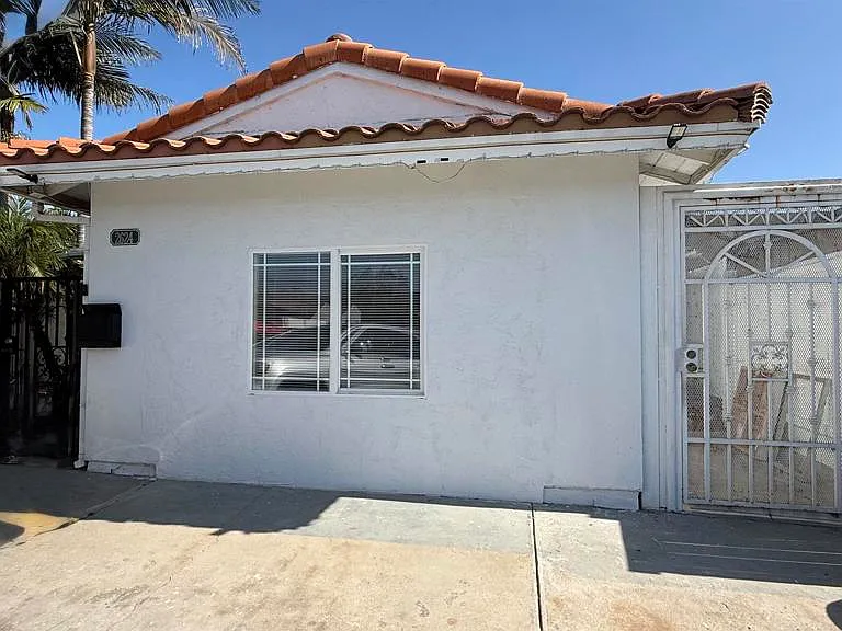 2624 Caulfield Dr — Photo 1
