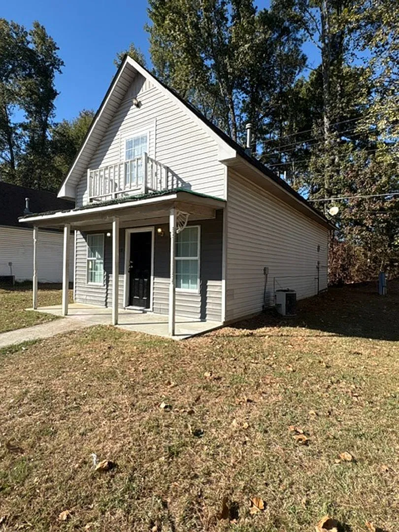 Renovated 3 Bedroom 2 Bath Home for Rent! — Photo 3