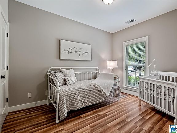 3rd image of 3985 Graham Dr