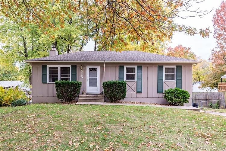 1st image of 529 NE Sunnybrook Dr