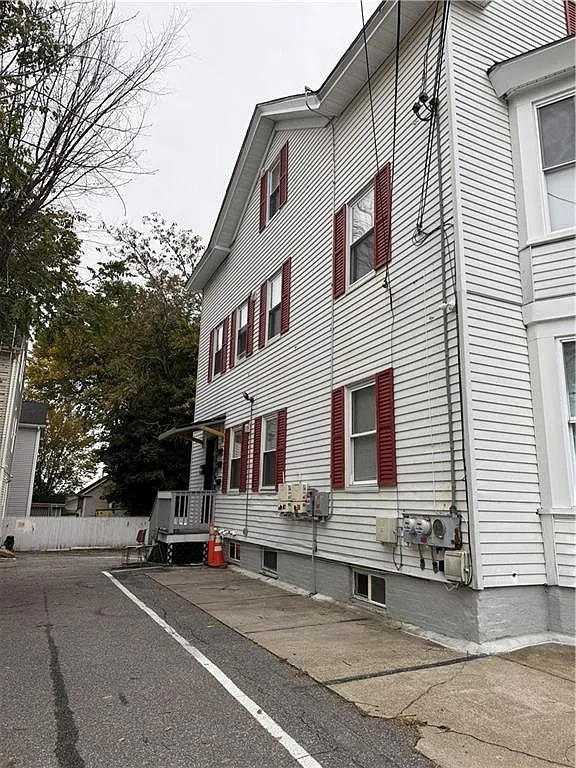 2 bed, 1.0 bath, 896 sqft, $1,950 — Photo 2