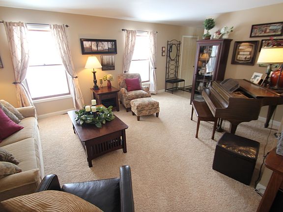 2nd image of 2731 Lancaster Dr
