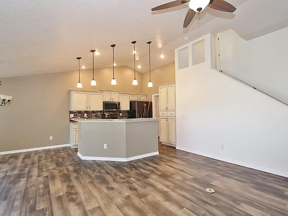 3rd image of 3890 E Presidential Dr