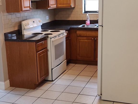2nd image of 2001 Narcissus Ave APT 1E
