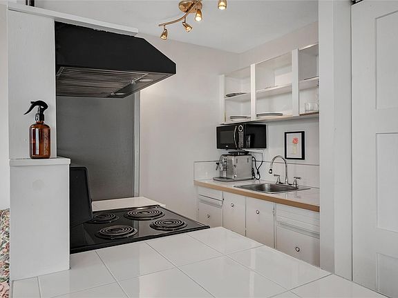 4th image of 647 Michigan St #1407