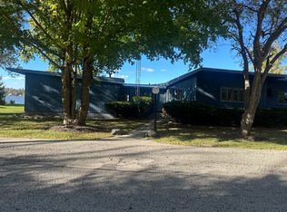 3275 N Bayview Ln, Henry, IL 61537