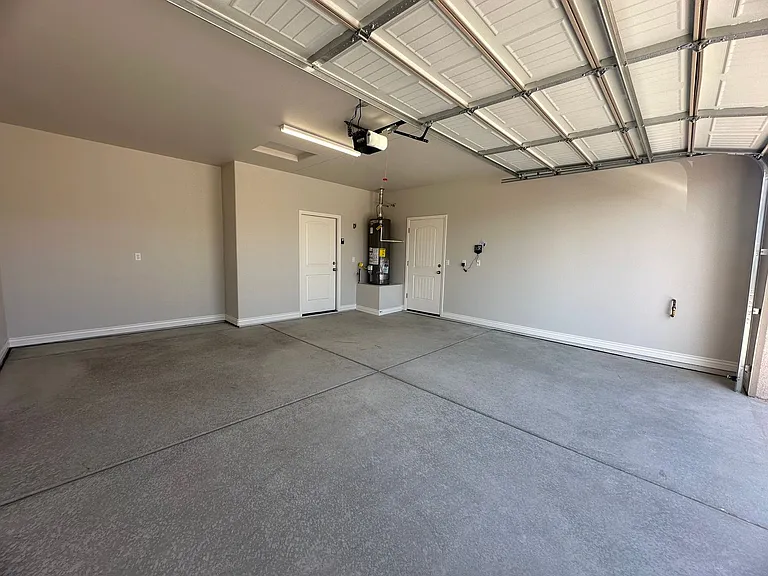 2743 Chambers Ave — Photo 36