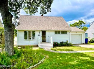 18 Point O Woods Dr, Toms River, NJ 08753