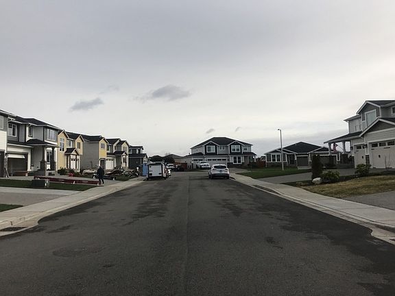 4th image of 12728 173rd Street Ct E