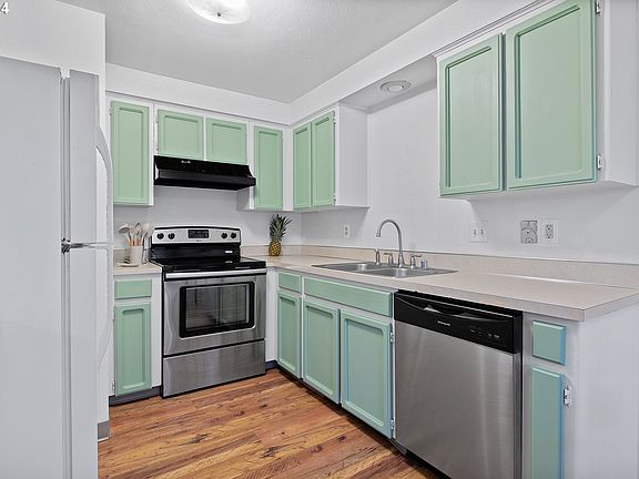 4th image of 605 SE 121st Ave APT 8