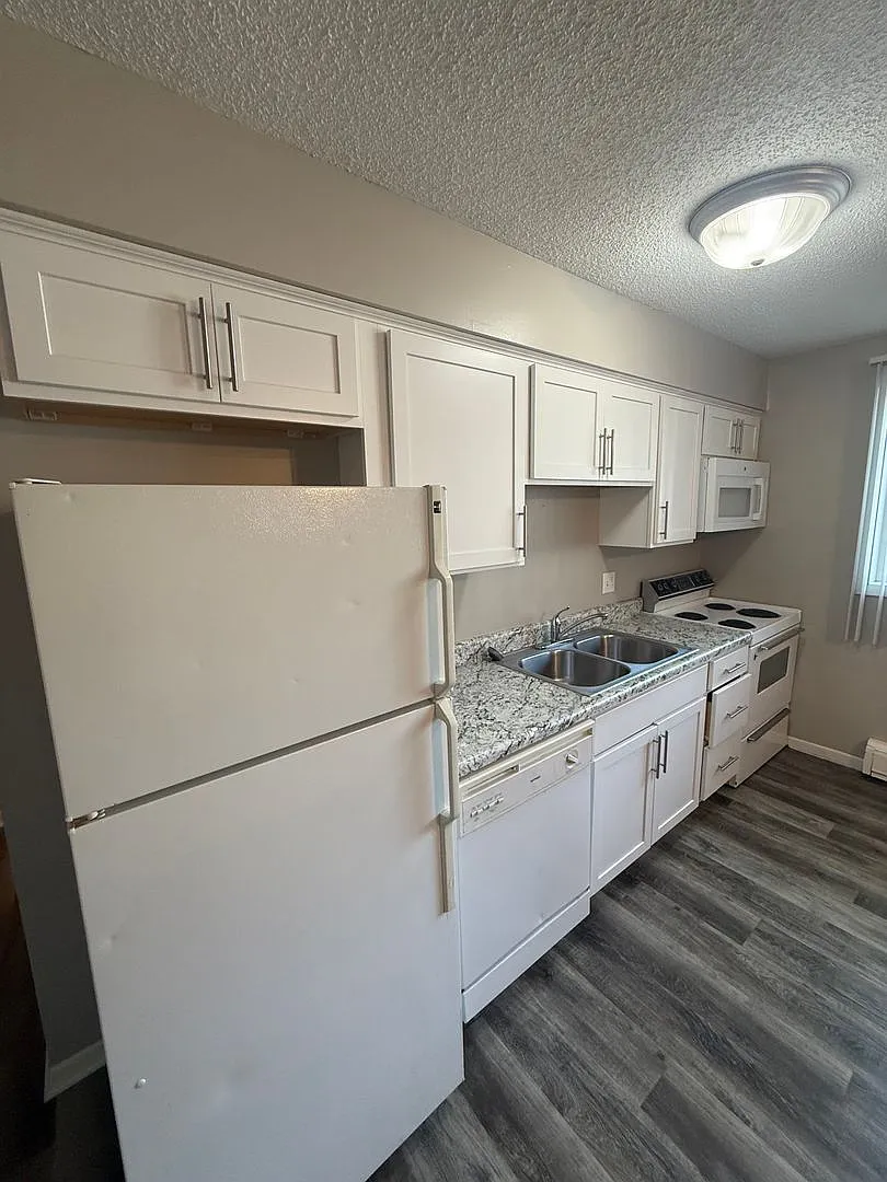1136 G Street — Photo 3