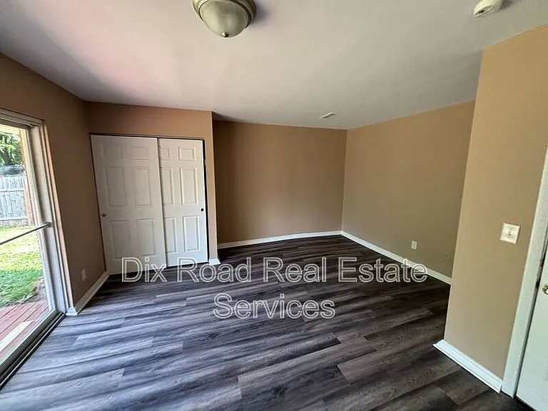 440 McCreary Ct — Photo 10